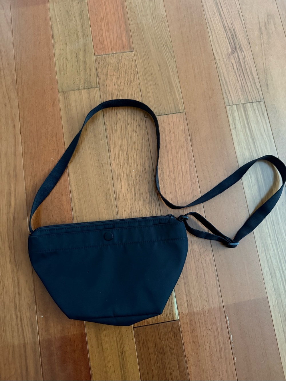 Uniqlo black cross body bag